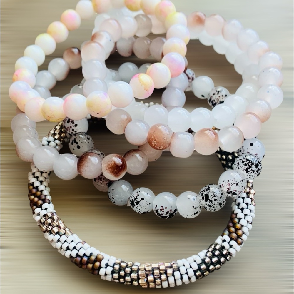 Seed beaded Bali bracelet with stacking glass coordinates